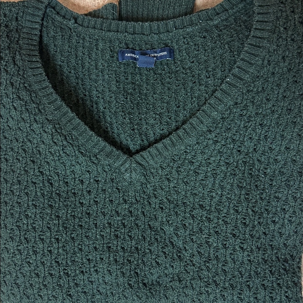 American Eagle Outfitters Forest Green Knit V-Neck Sweater - Size XS
